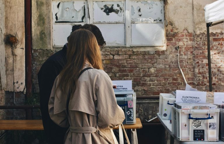 8 Trips Relationship Therapists Say Every Couple Should Take Before Saying Yes