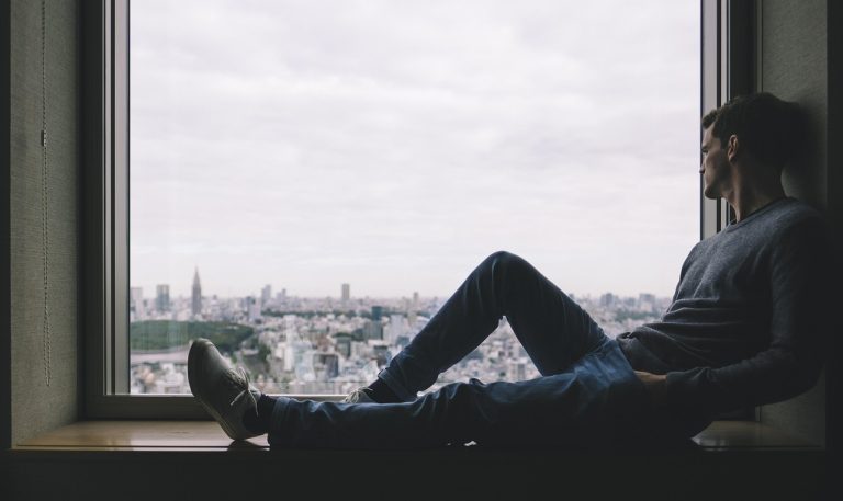 12 Things That Happen to Your Brain After You Spend More Than 30 Days Completely Alone in a Foreign Country