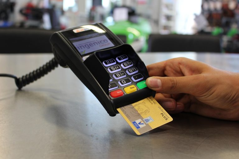 35% of Americans Who Traveled Last Summer Are Still Paying Off the Credit Card Bill