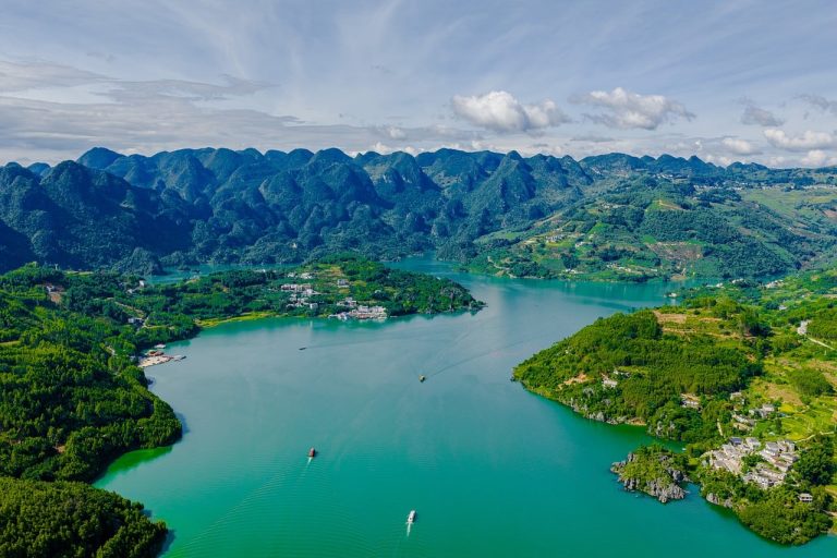 Oregon Has a Lake So Blue It Does Not Look Real and No River Has Ever Flowed Into or Out of It