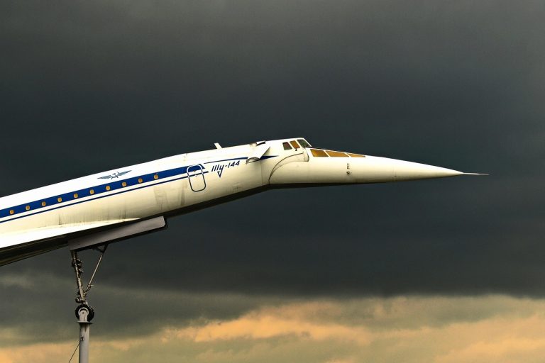 Concorde Passengers in 1976 Were Eating Caviar and Foie Gras at 60,000 Ft While You Get a Bag of Pretzels in 2026