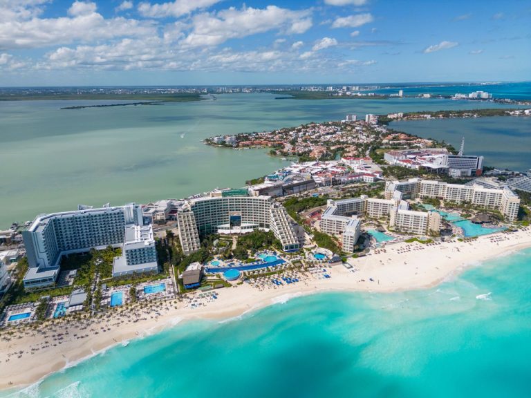 Caribbean Hotels Are Cutting Prices by 40% Because of a Seaweed Crisis and Nobody Is Warning Tourists