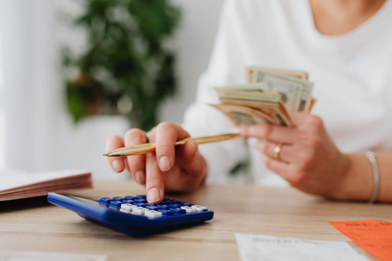 Therapists Say This One Childhood Habit Is Why You’re Bad With Money as an Adult