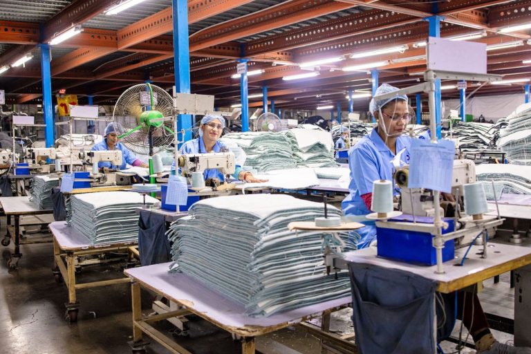 The Economic Warning Signs That Appeared Before Every Major Recession Are Showing Up Again Across America