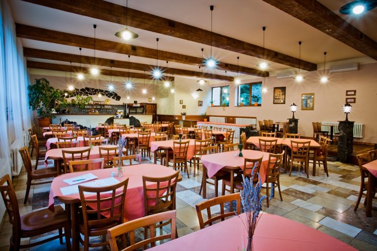 Decades of Business Gone Overnight: The Restaurant Closures Hitting America Hardest