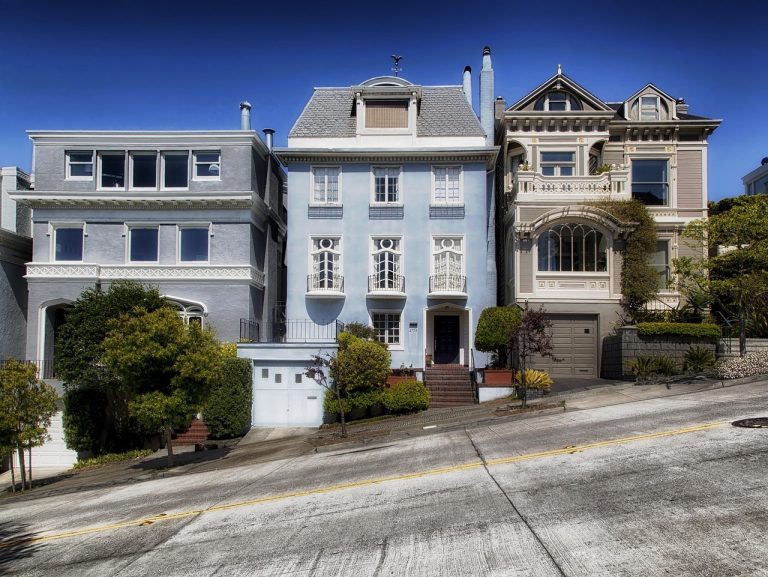 Decolonizing my Travel: What I learned when I stopped visiting mostly white neighbourhoods